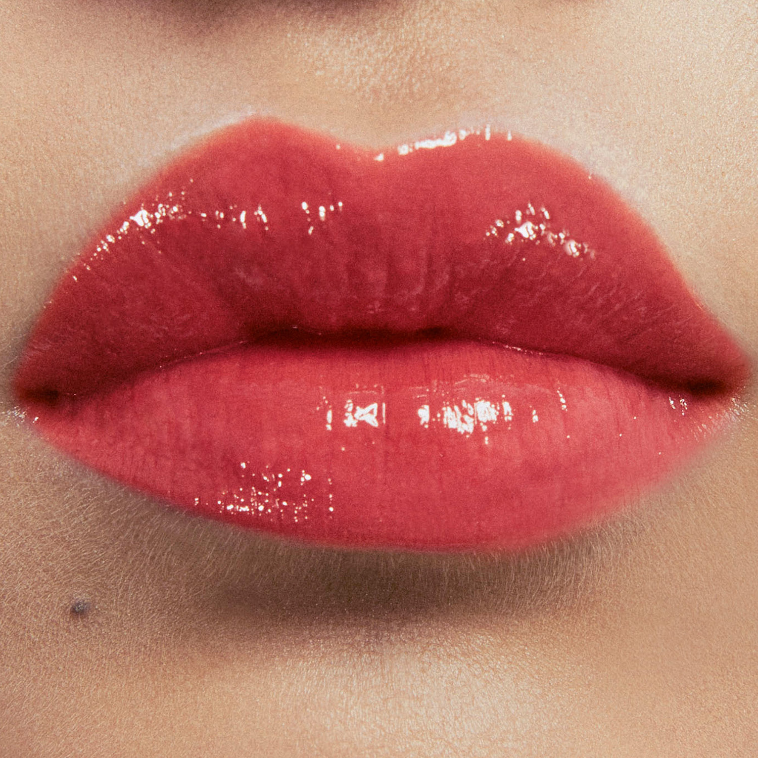 LOVESHINE EL NUEVO LABIAL DE ALTO BRILLO (LABIAL EN BARRA CON EFECTO BRILLOSO)